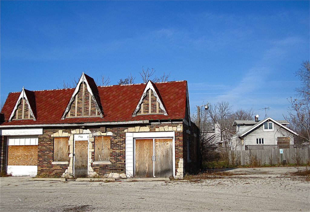 Bensenville vacant store Chicago Gang History